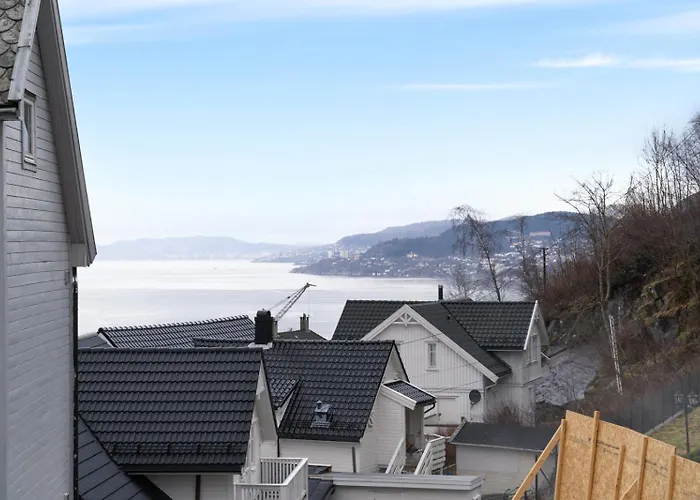 Big, Family Friendly 6 Min From The Centrum Apartment Bergen